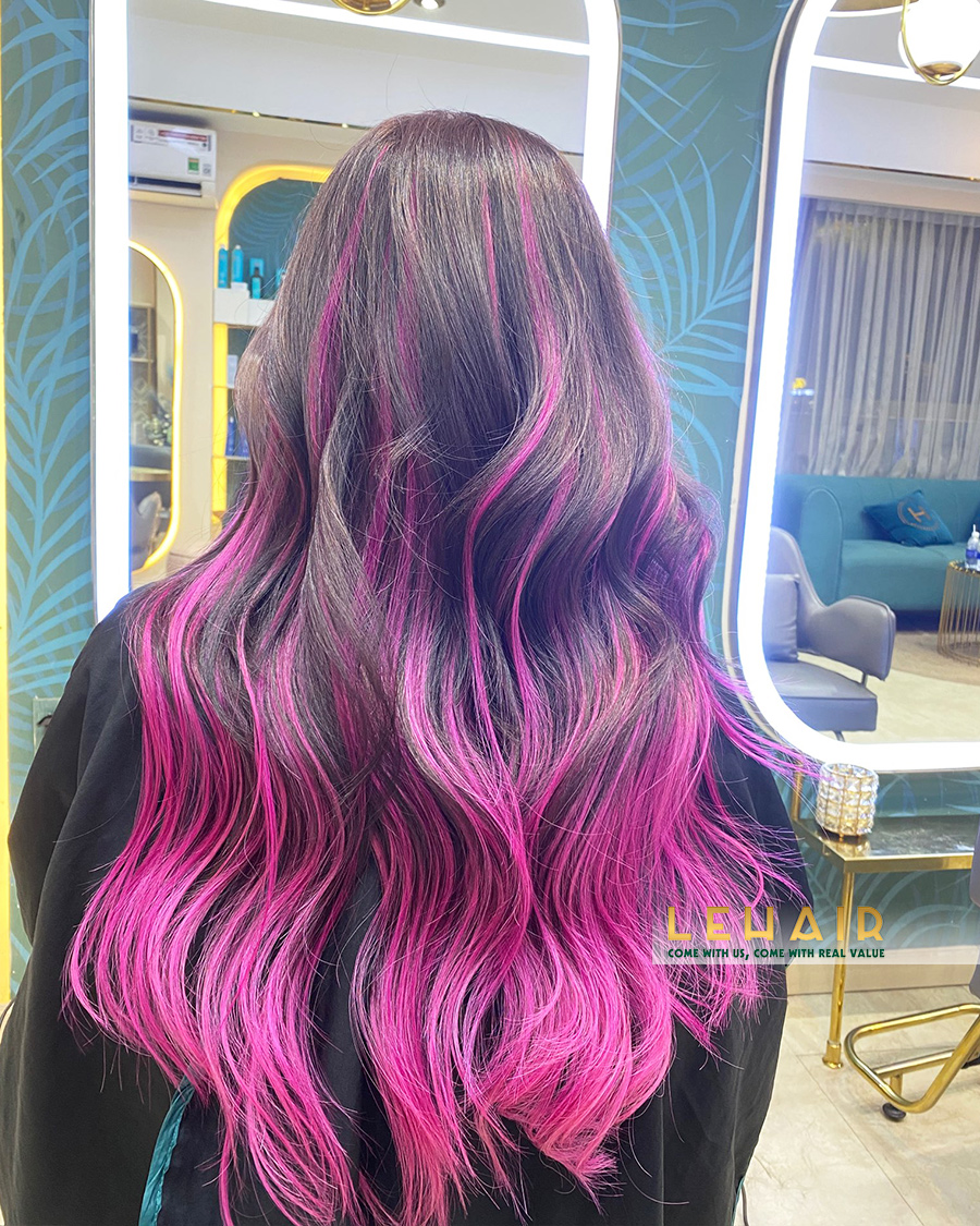 tóc nhuộm highlight màu hồng tím