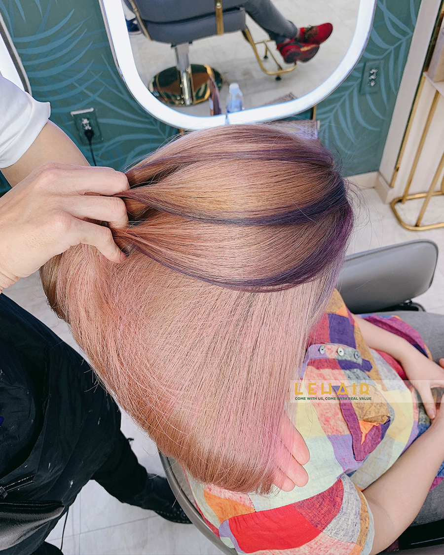 tóc nhuộm highlight mái màu hồng